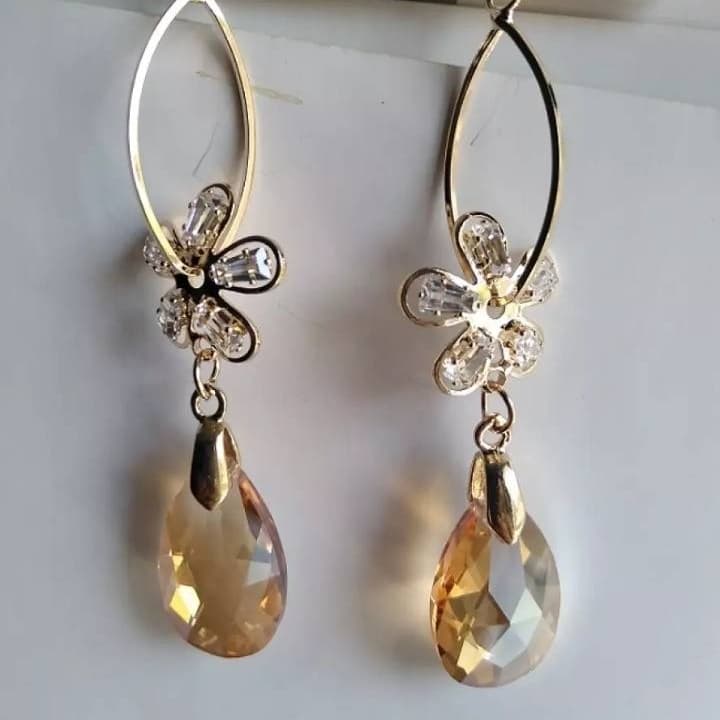 Stylish Drop Long Earring with Rhinestones