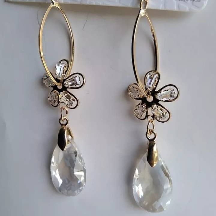 Stylish Drop Long Earring with Rhinestones